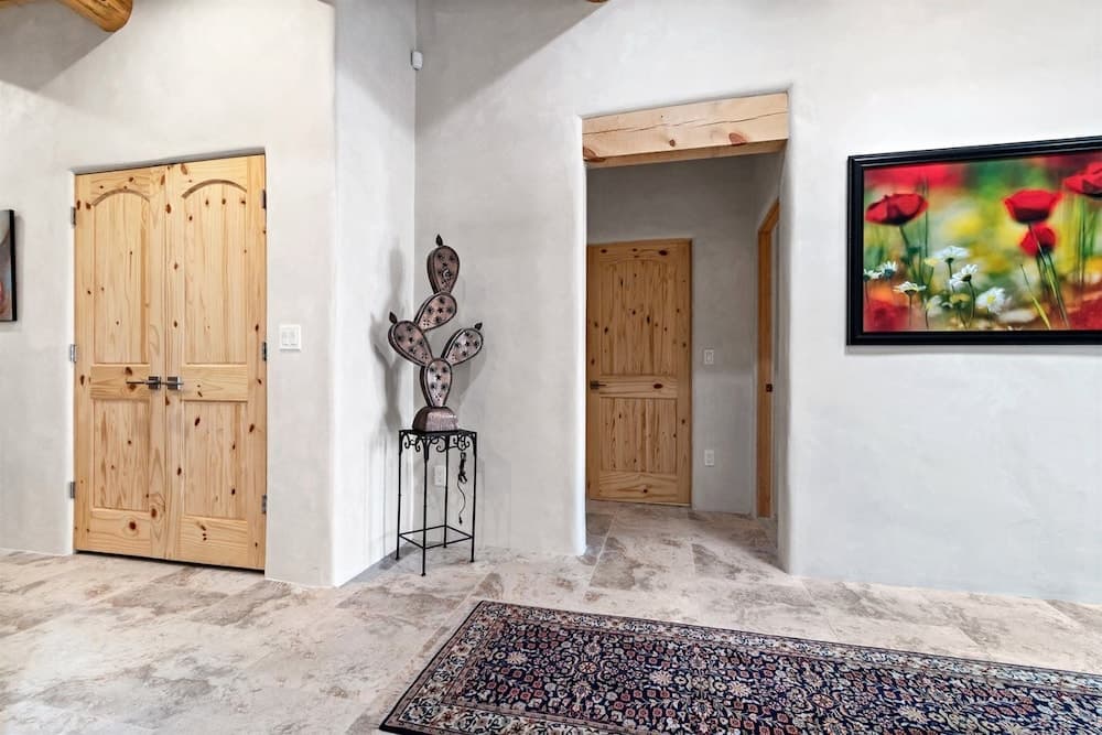 Bonita - Stunning Contemporary Home, Six Blocks From The Plaza