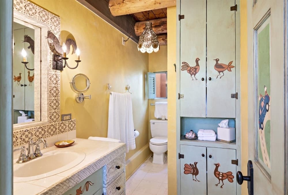 Cinco Chimineas - Indoor Pool, Walk to Canyon Rd, Authentic Historic Santa Fe