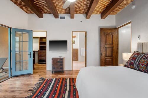 Alameda Escondido - Historic East Side Luxury, Walk Everywhere