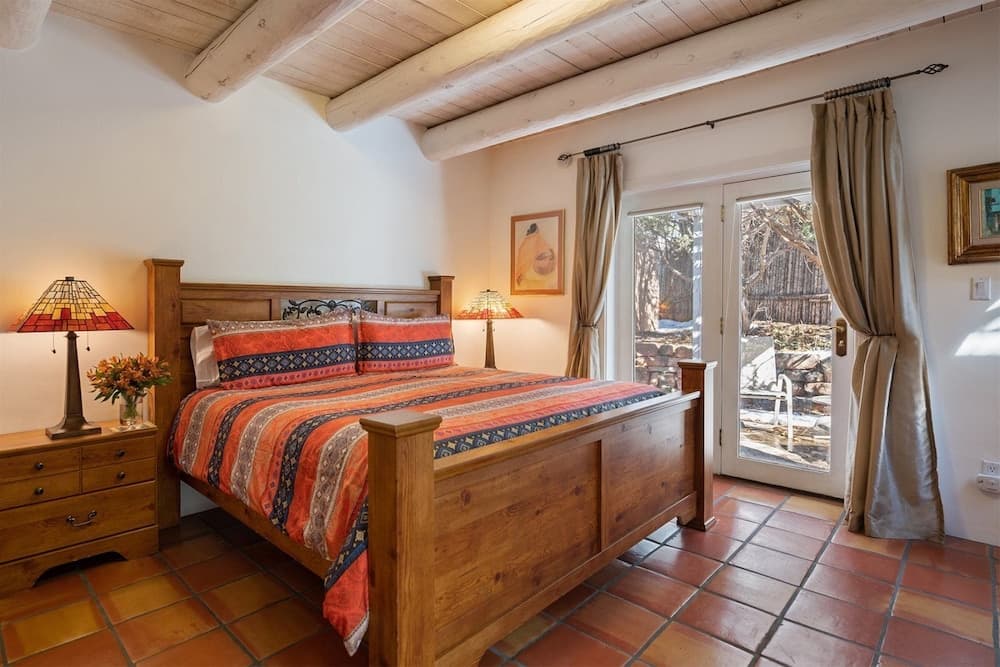 Wisteria - Delightful Updated Family Home, Seven Blocks to the Plaza