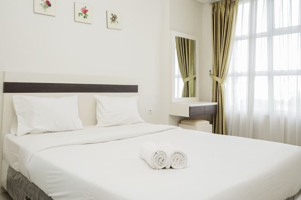 Nice And Artistic 1Br At Saveria Apartment