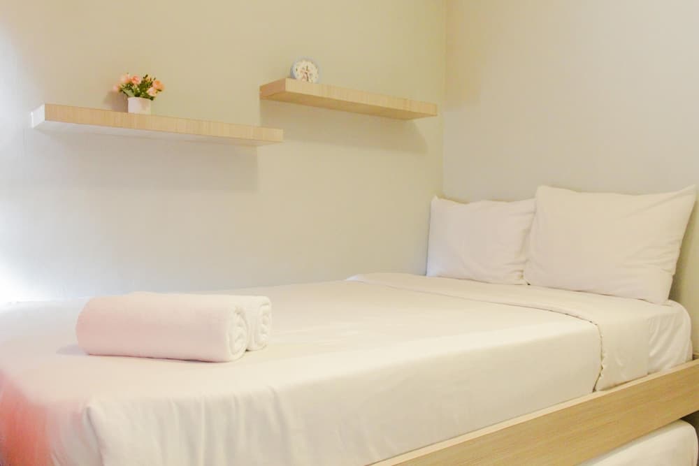 Fresh And Bright Studio Room At Nifarro Park Apartment