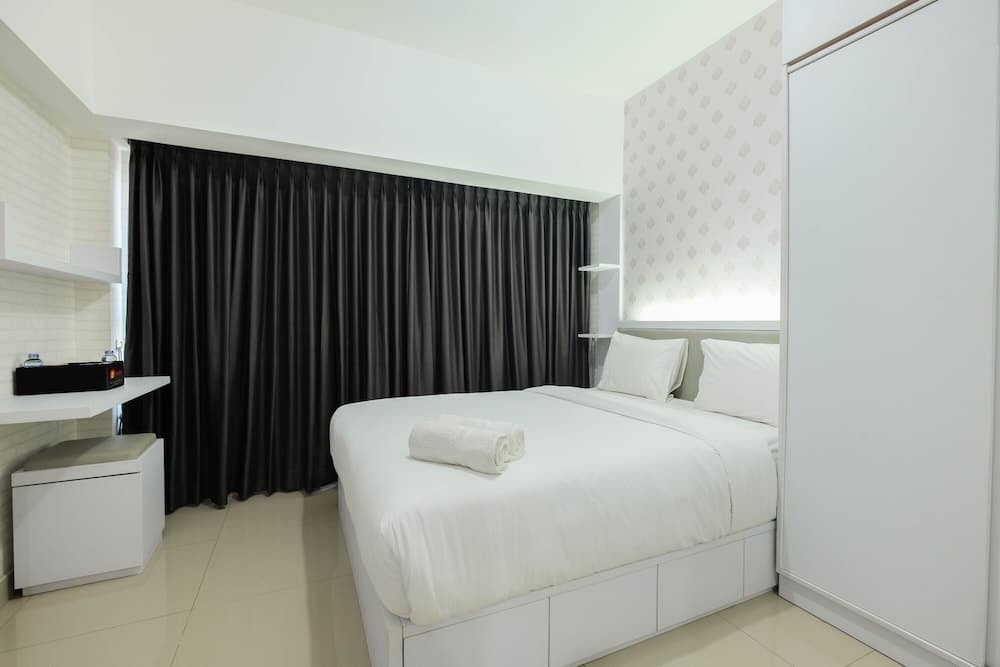 Modern White Studio At Springlake Summarecon Bekasi Apartment By Travelio