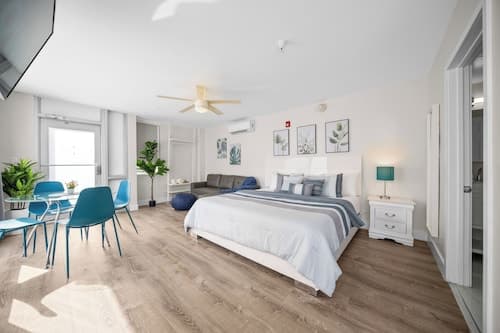 Samantha Apartments by Lowkl