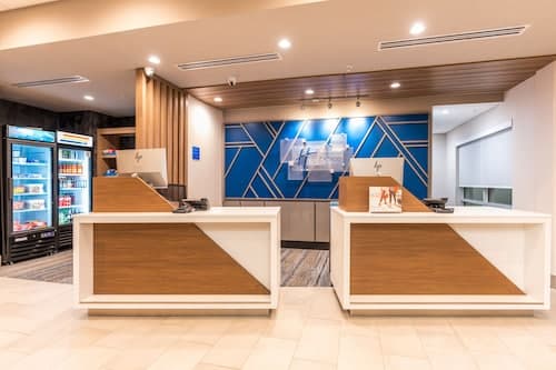 Holiday Inn Express & Suites Charlottesville by IHG