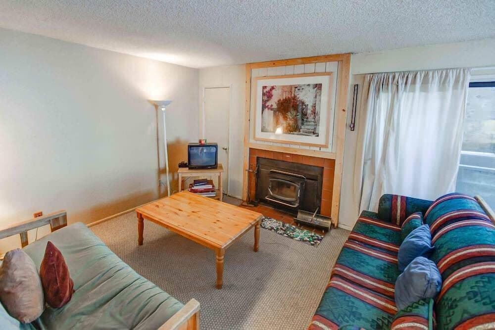 Hidden Valley #027 - Studio w/ Amenities - Walk to Village!