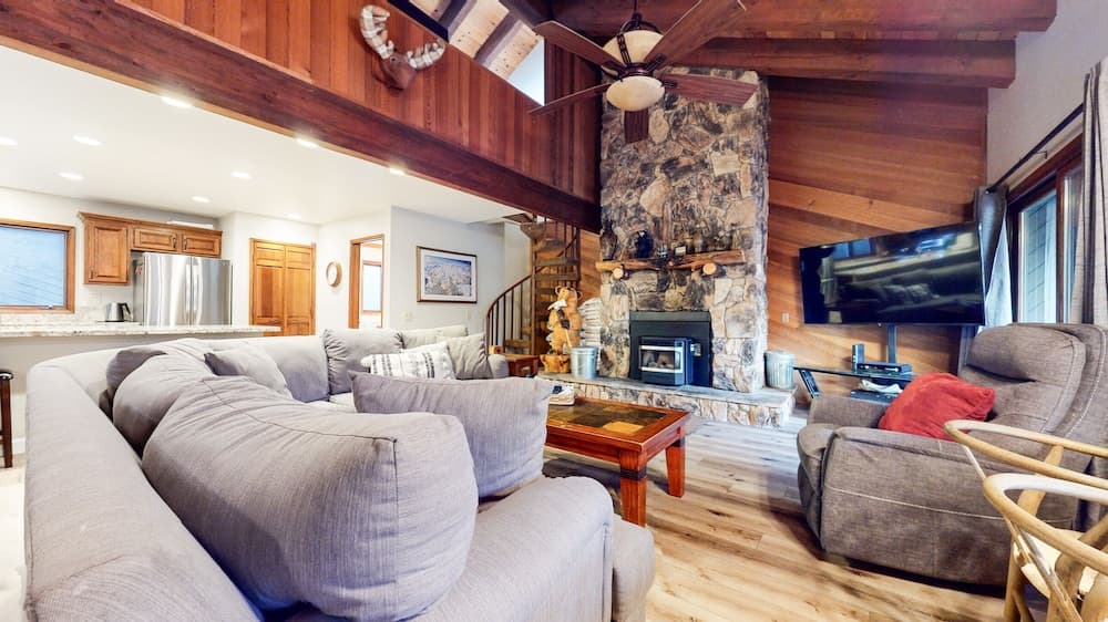 Mammoth Pines #02 - Year-round Activities!