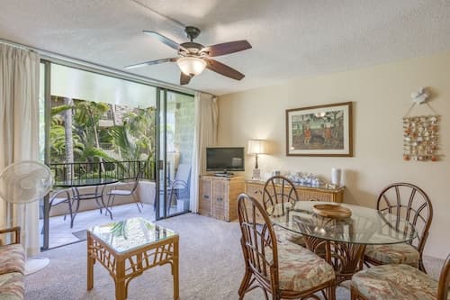 Paki Maui #318 1 Bedroom Condo by RedAwning