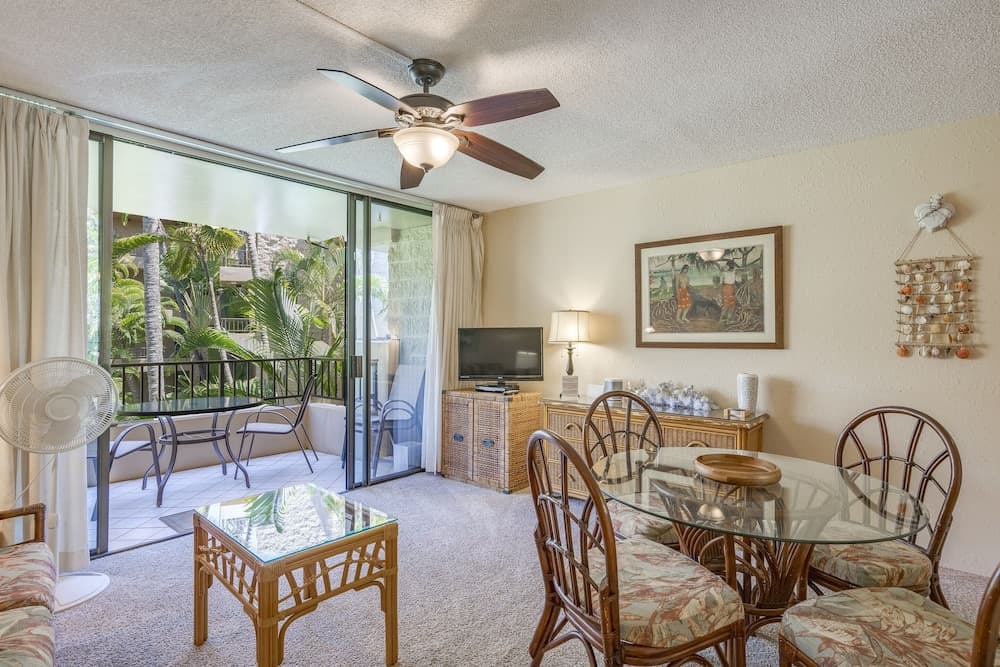 Paki Maui #318 1 Bedroom Condo by RedAwning