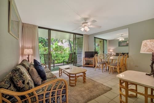 Paki Maui #118 1 Bedroom Condo by RedAwning