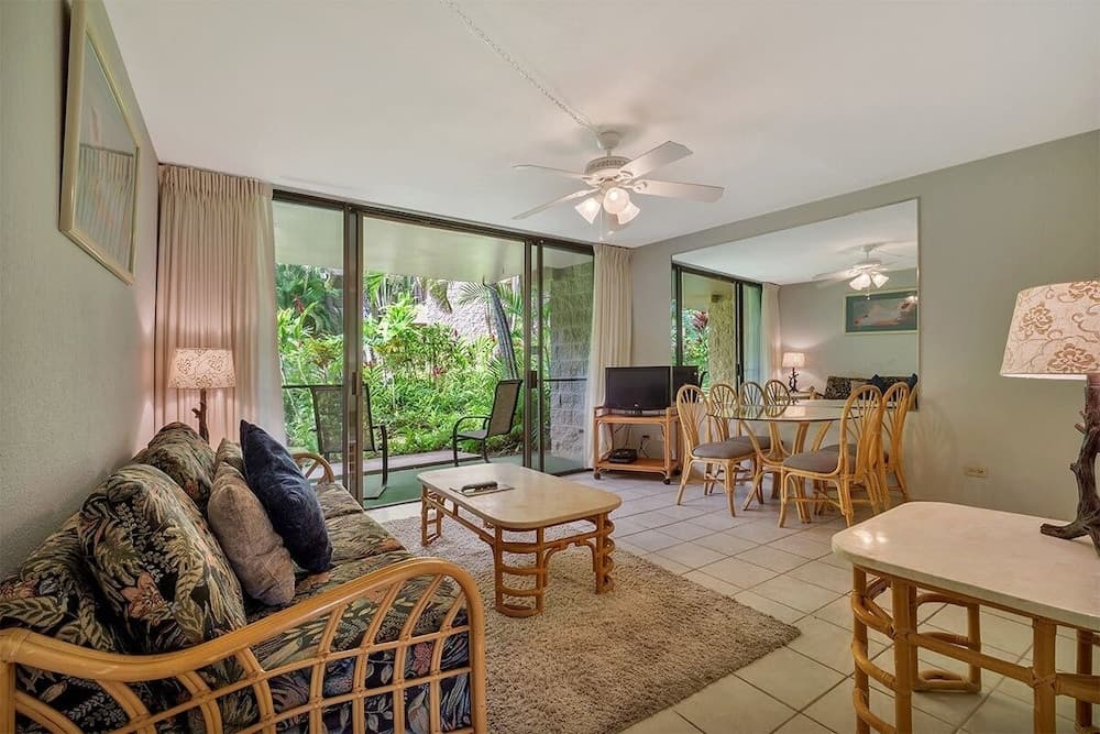 Paki Maui #118 1 Bedroom Condo by RedAwning