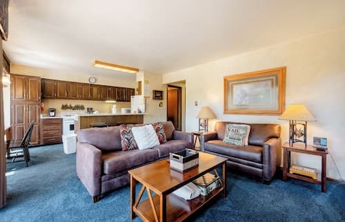 Four O'clock Lodge B14