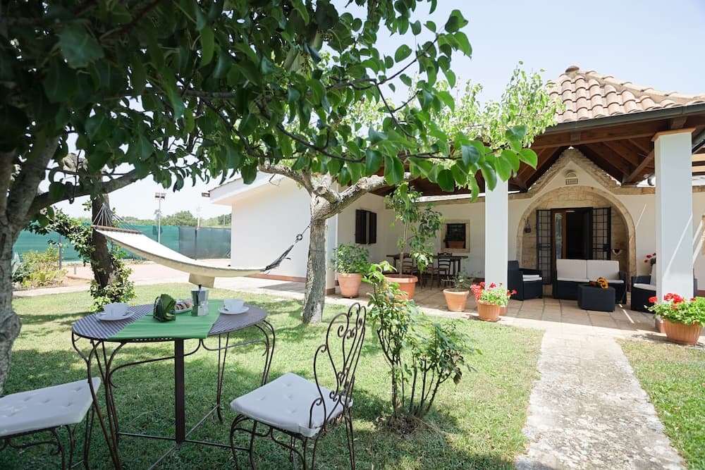 Trulli La Ghianda with garden & parking