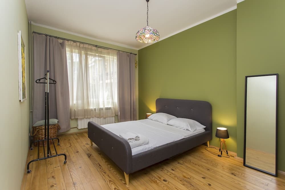 Colorful 2bdr Apartment in the City Center