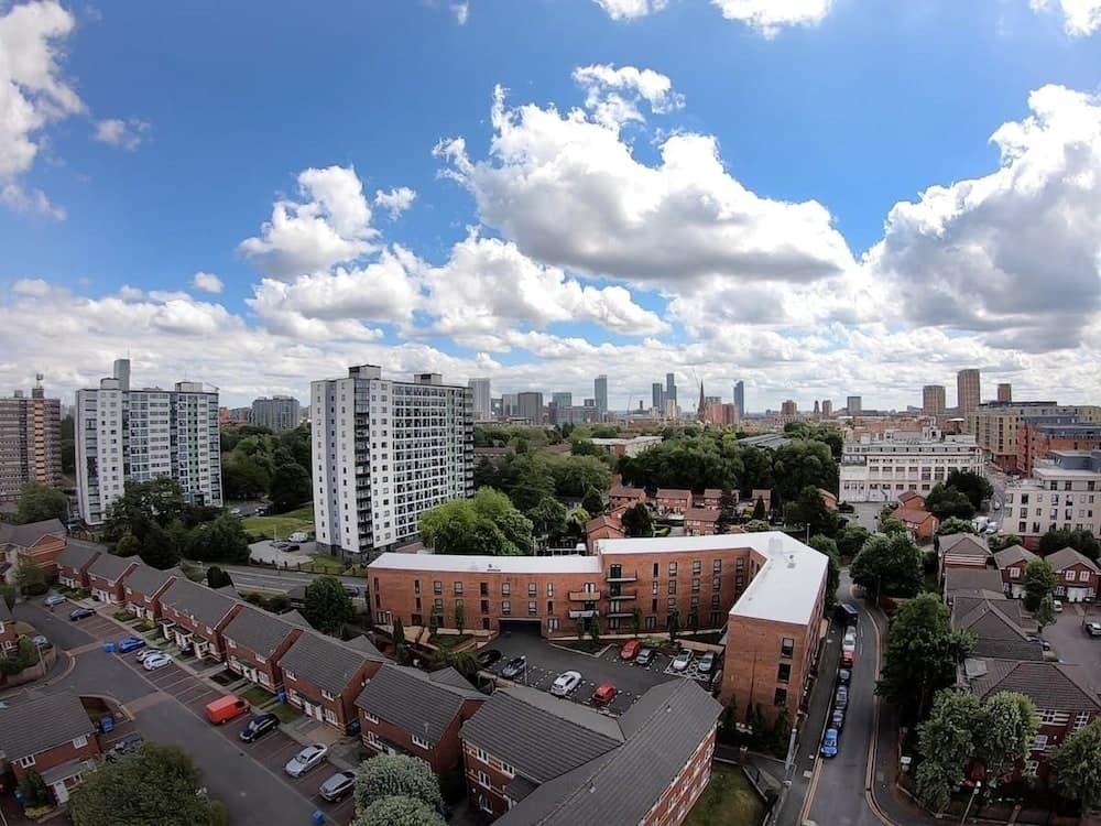 Executive City Apartment -Near Greengate