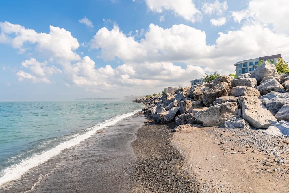 GLOBALSTAY. Modern Townhomes on Lake Ontario
