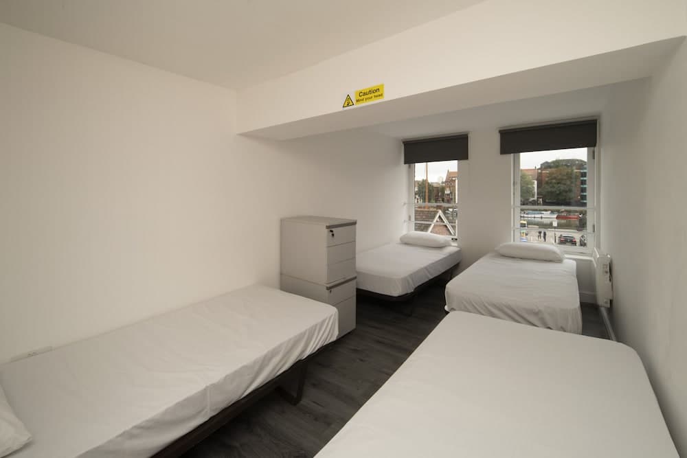 OYO Harbourside Hostel Bristol
