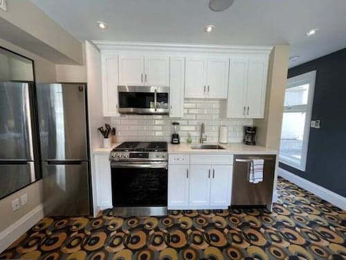 Cozy Downtown Condo Suite