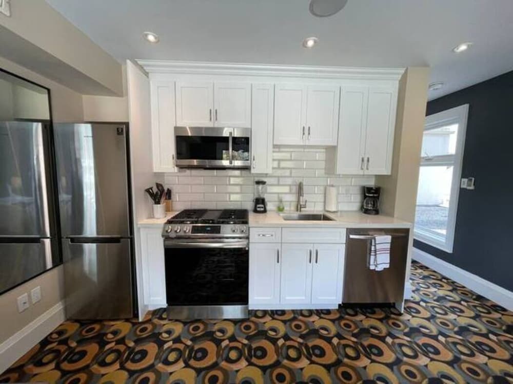 Cozy Downtown Condo Suite