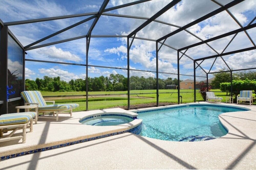 Emerald 4 bedrooms with Pool - 2201Em 4 Home by RedAwning