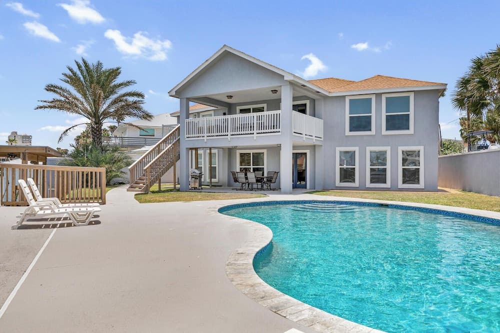Private Home on the bay With Pool and Boat Slip!