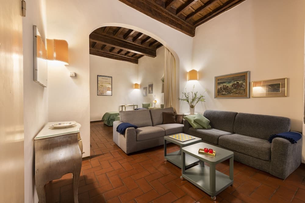 Pitti Studio by Mmega