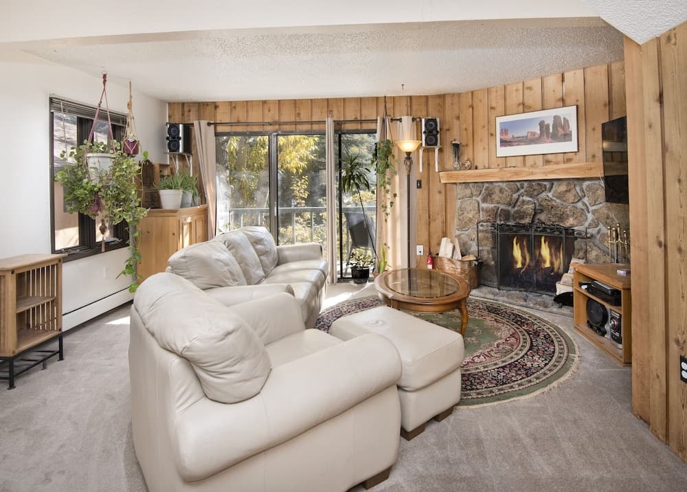 West Vail Riverfront Lodging, Colorado