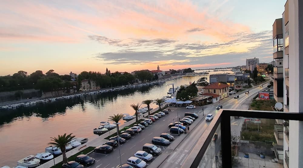 Konaklama yerinden şehir manzarası