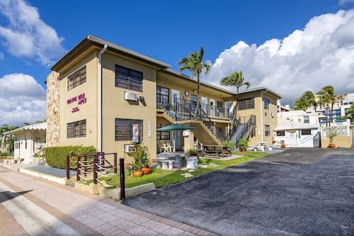 Tropic Isle Hotel and Apartment