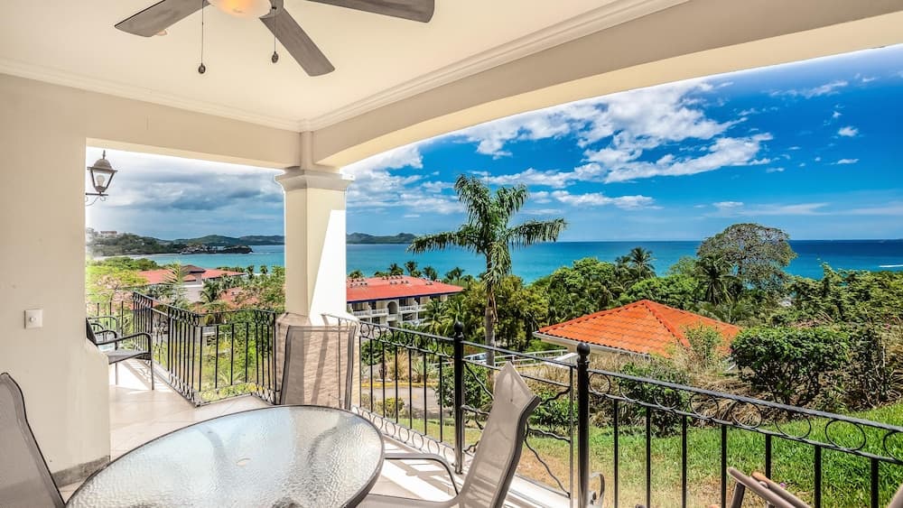 2BD Ocean-view Condo in Flamingo With Pool