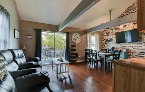 Memory Maker Condo - Great Location - Updated - Walk to Restaurant and Store!