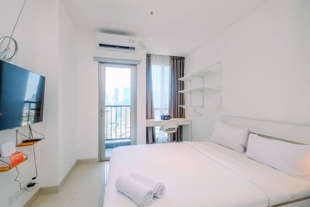 Great Deal Studio Apartment at The Newton Ciputra World 2