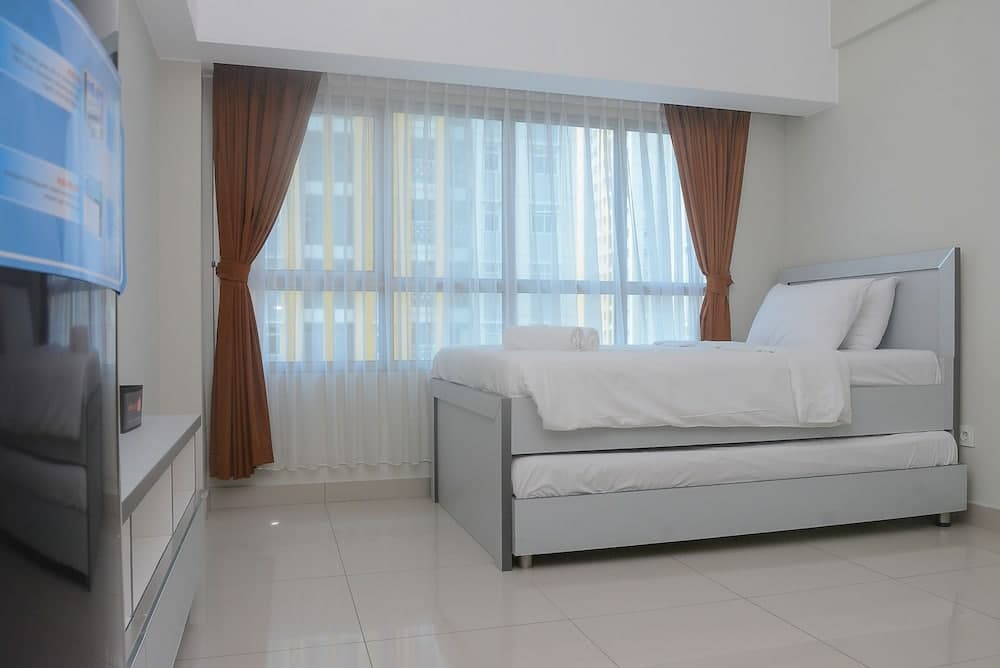 Elegant and Comfy Studio at Springlake Summarecon Apartment