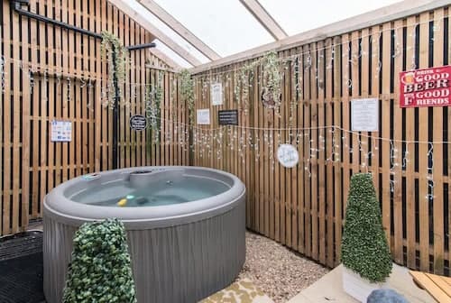Hidden Hot Tub Retreat Apartment in Nottingham