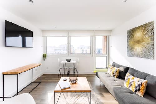 Bright London Bridge Apartment
