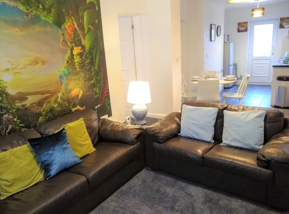 Modern Comfy 2-bedroom Flat in St Helens