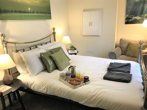 Welcoming Spacious 2-bedroom House in St Helens