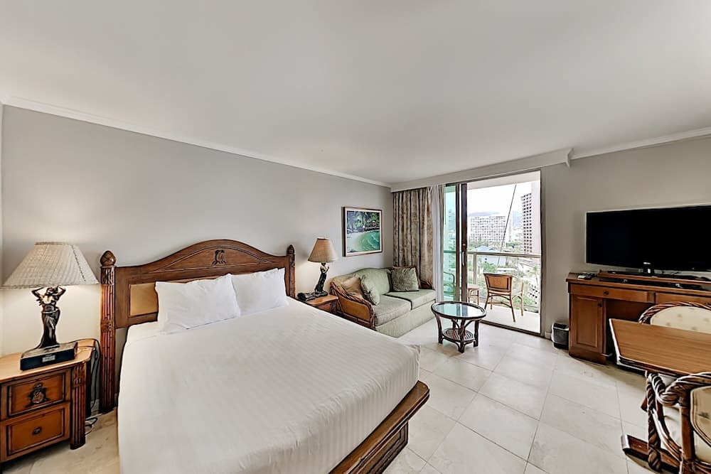 Luana Waikiki 520 Condo by RedAwning