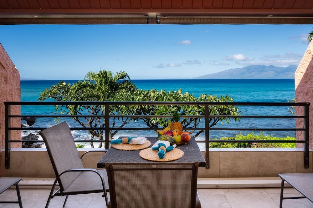 Kuleana 409 Oceanfront 1 bedroom 1 bath condo 1 Condo by RedAwning