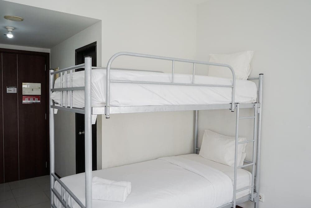 Cozy Stay Studio Apartment At Scientia Residence