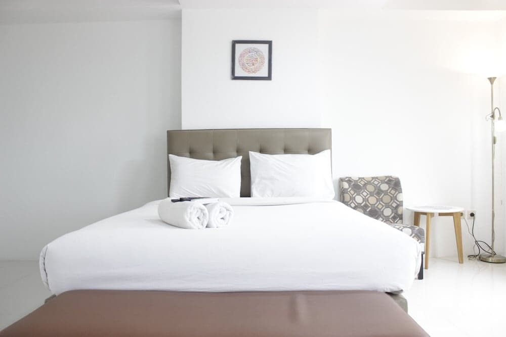 Spacious And Modern Studio Room Apartment At Grand Asia Afrika