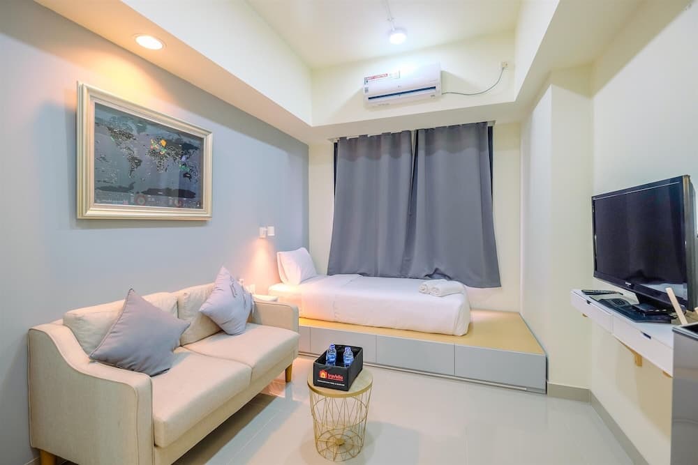 Warm And Cozy Studio Evenciio Apartment Margonda Near Ui