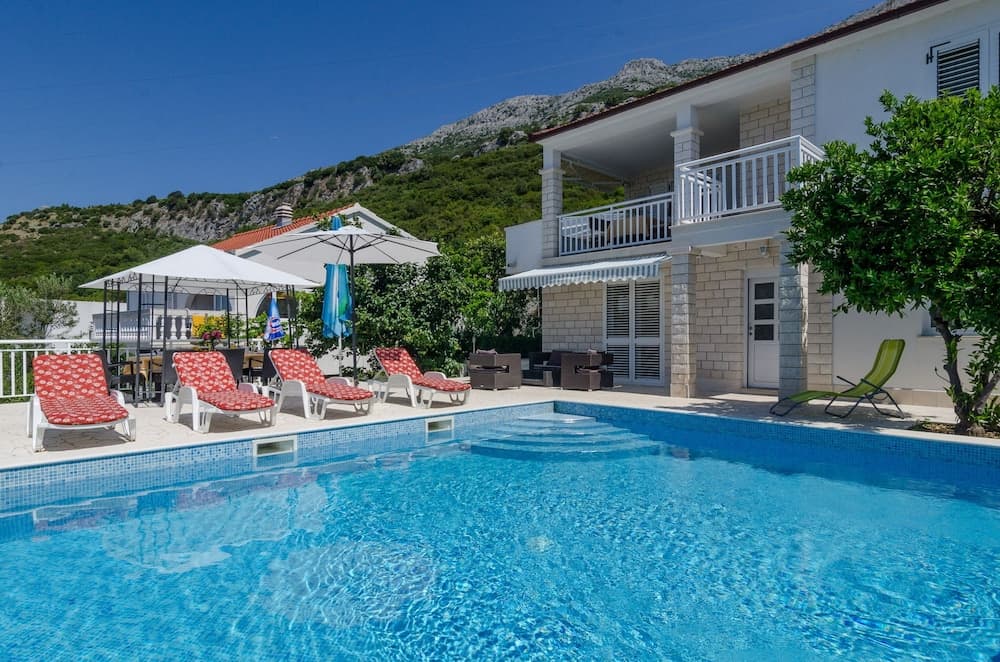 Holiday Villa Perna with Swimming Pool