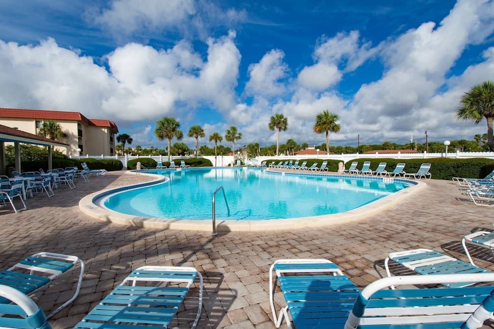 Ocean and Racquet 8110