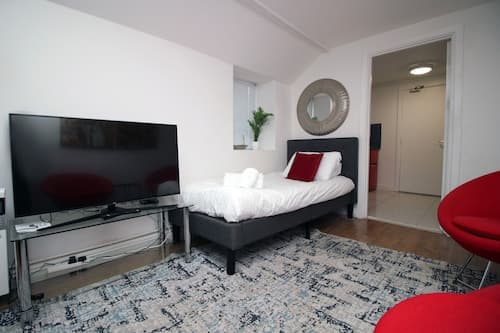 Cozy Studio Retreat in Swansea