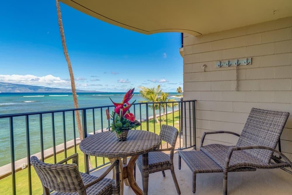 Kahana Reef #310 1 Bedroom Condo by RedAwning