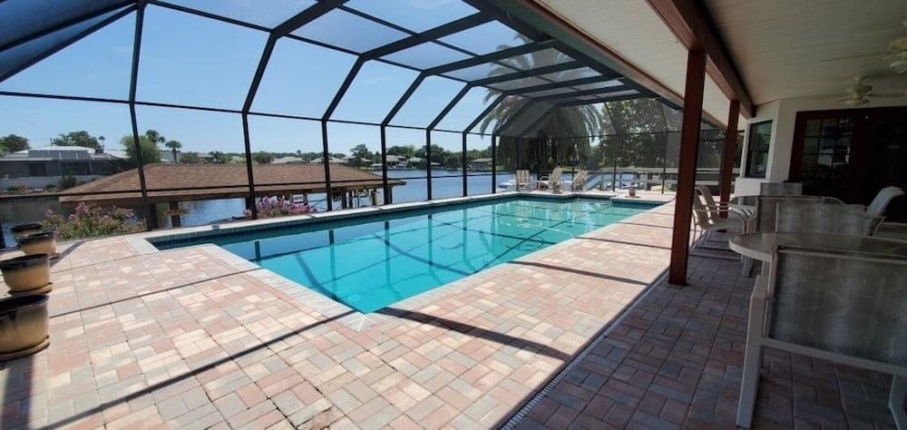 Dancin Dolphin 3 Bedroom Home by RedAwning