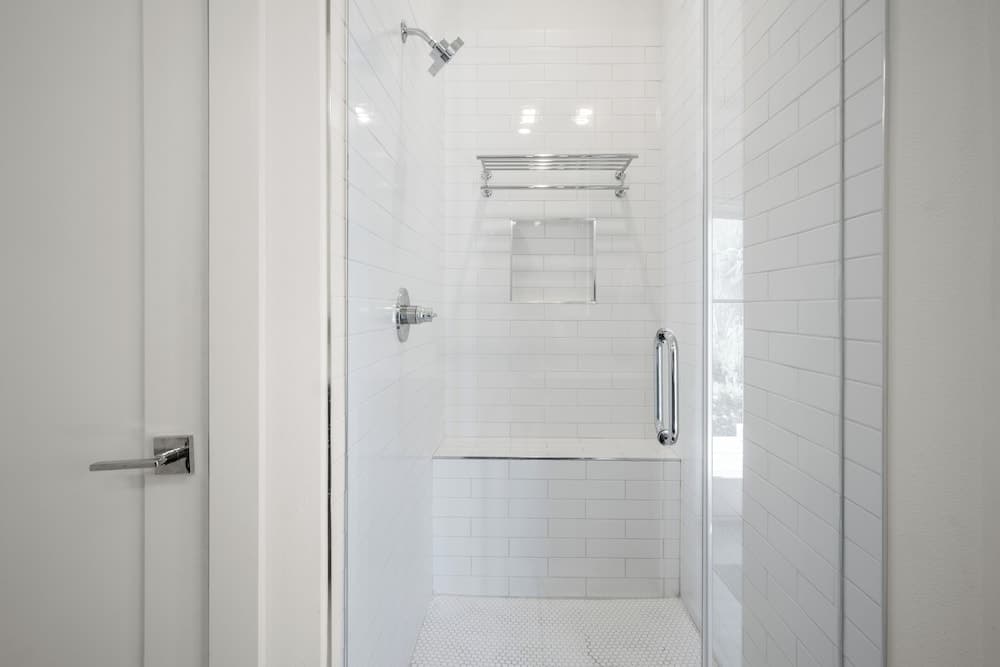 The Violet Palm 220 LAU