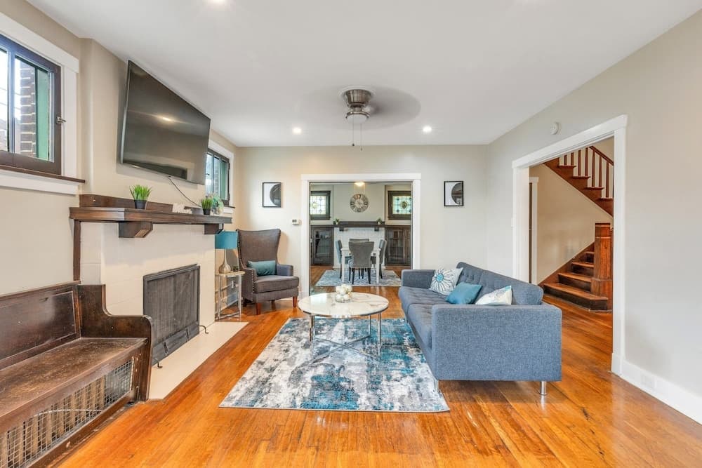 Spacious 3BR Home near Downtown, Oakland & East Liberty! Max 15 nights by RedAwning