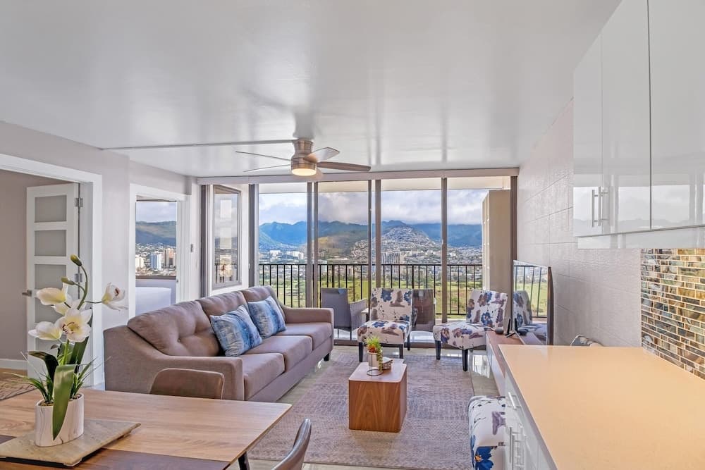 Newly Remodeled - 30th Floor Suite with EPIC Mountain Views by Koko Resort Vacation Rentals